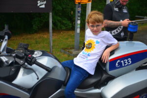 Paul auf dem Polizeimotorrad
